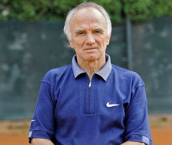 Father: Karol Hingis