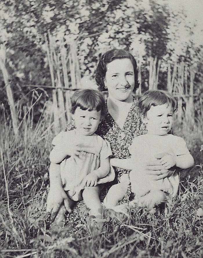 Mother: Rina Andretti