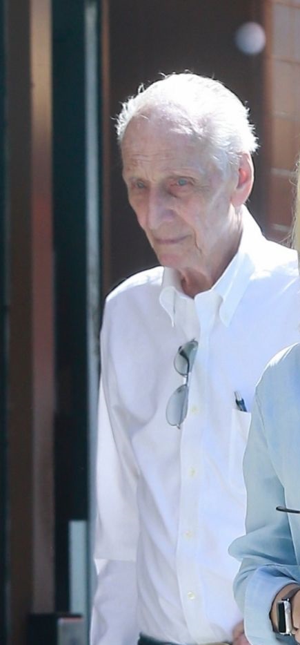 Father: Lee N. Kudrow