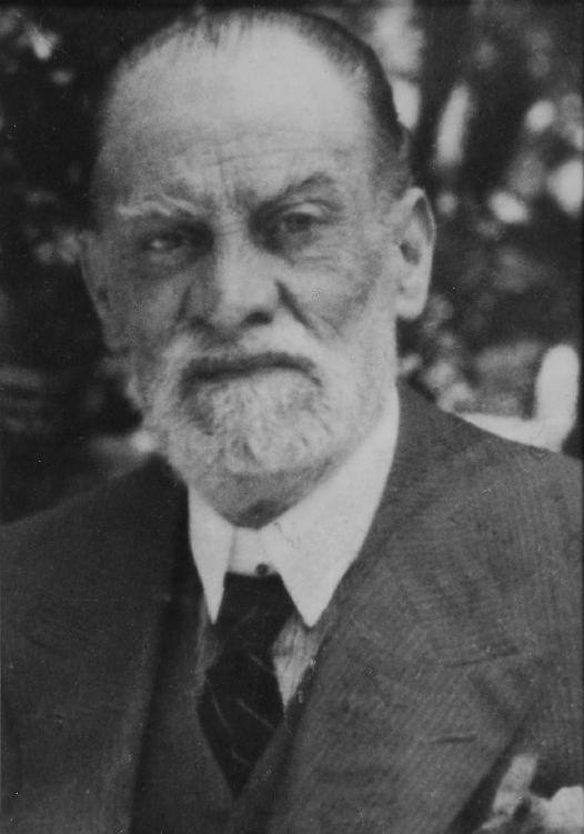 Father: Carlos Luis de Funès de Galarza