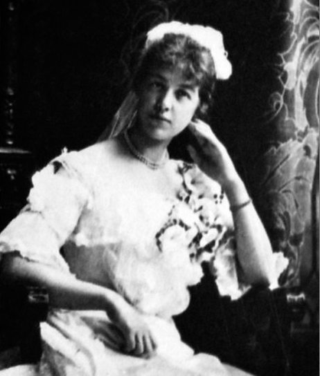 Wife: Caroline Alice Roberts
