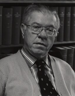 Son: Geoffrey Hoyle