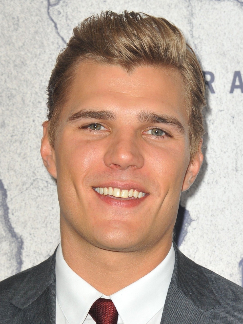 ex-fiance: Chris Zylka