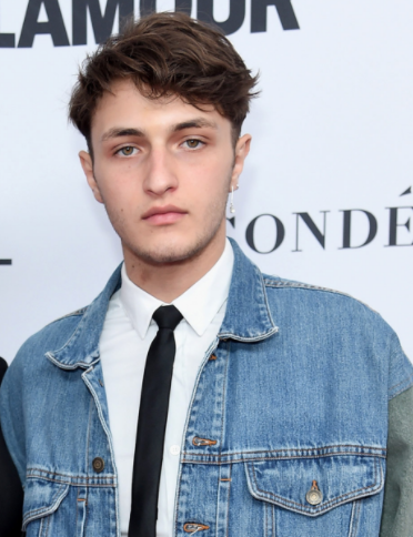 Brother: Anwar Hadid