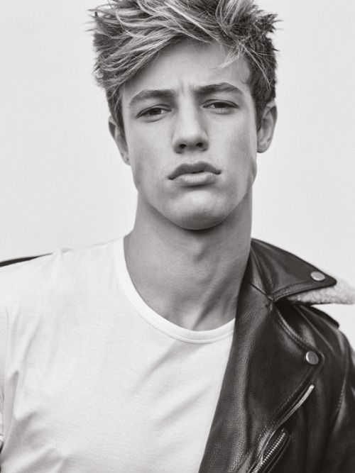 ex-boyfriend: Cameron Dallas