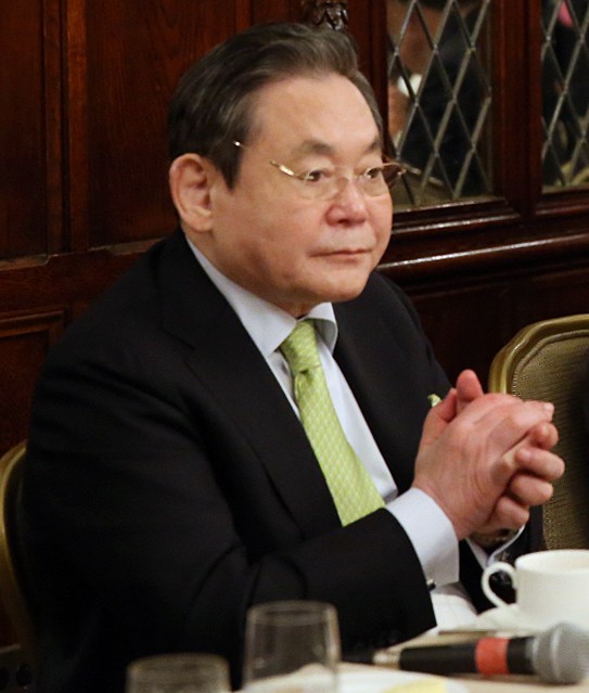 Kun-Hee Lee