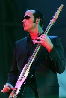 ex-bandmate: Robert DeLeo