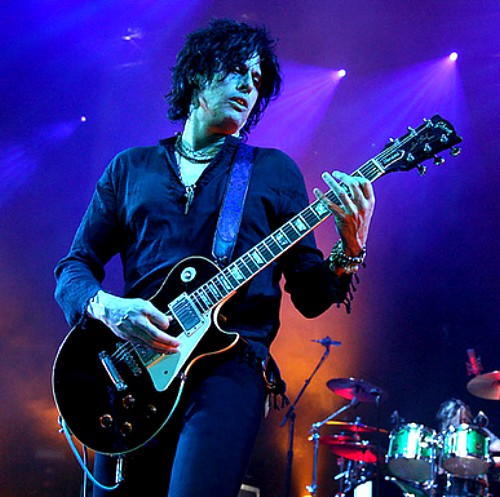 ex-bandmate: Dean DeLeo