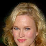 Nicholle Tom